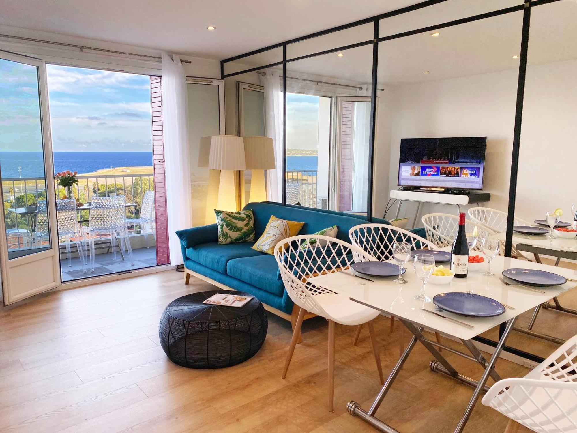 Panoramic Sea View - Air-conditioning - Balcony - Tramway - 2 Bedrooms - Wifi - Fully Equipped Kitchen