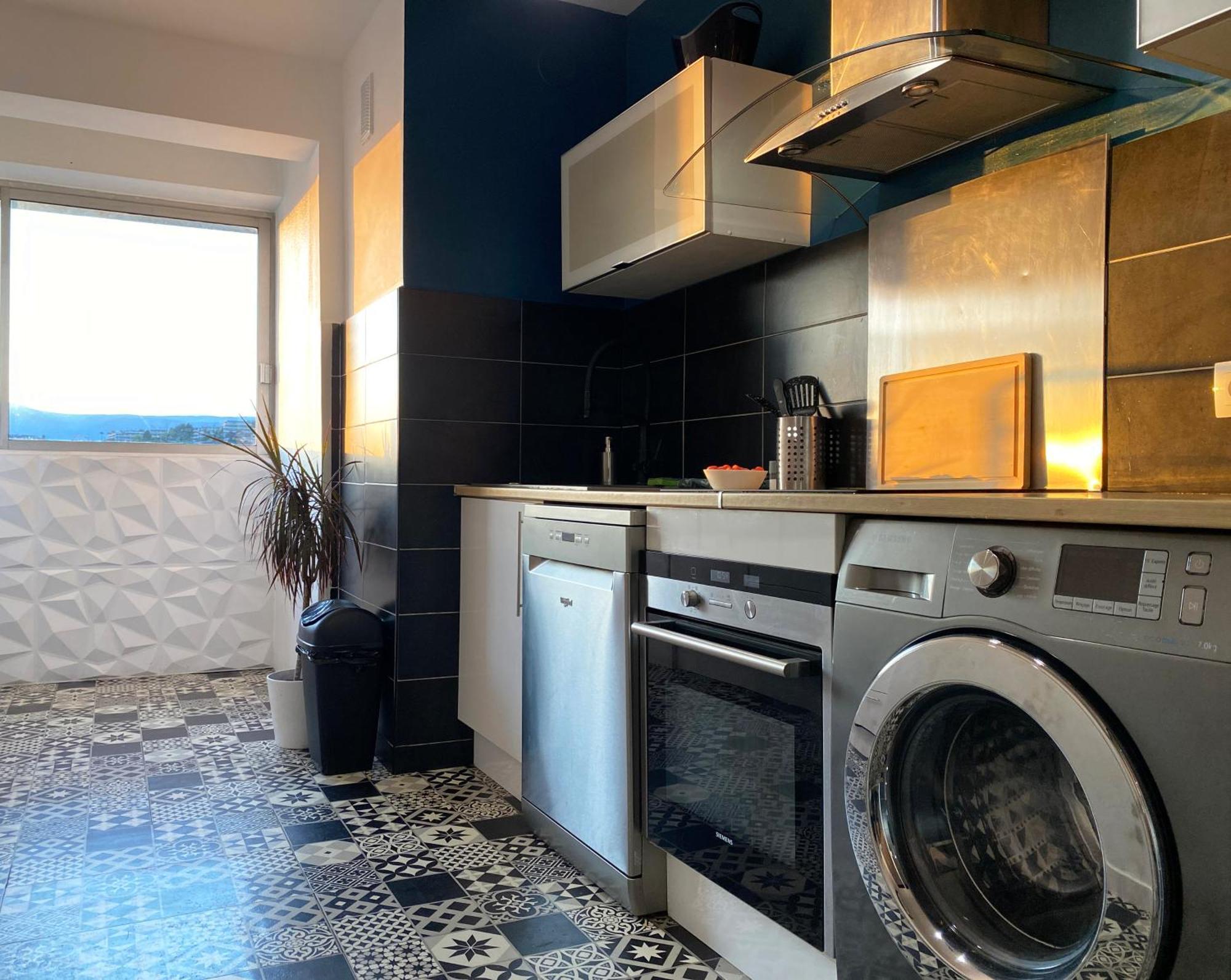 Panoramic Sea View - Air-conditioning - Balcony - Tramway - 2 Bedrooms - Wifi - Fully Equipped Kitchen Appartement *